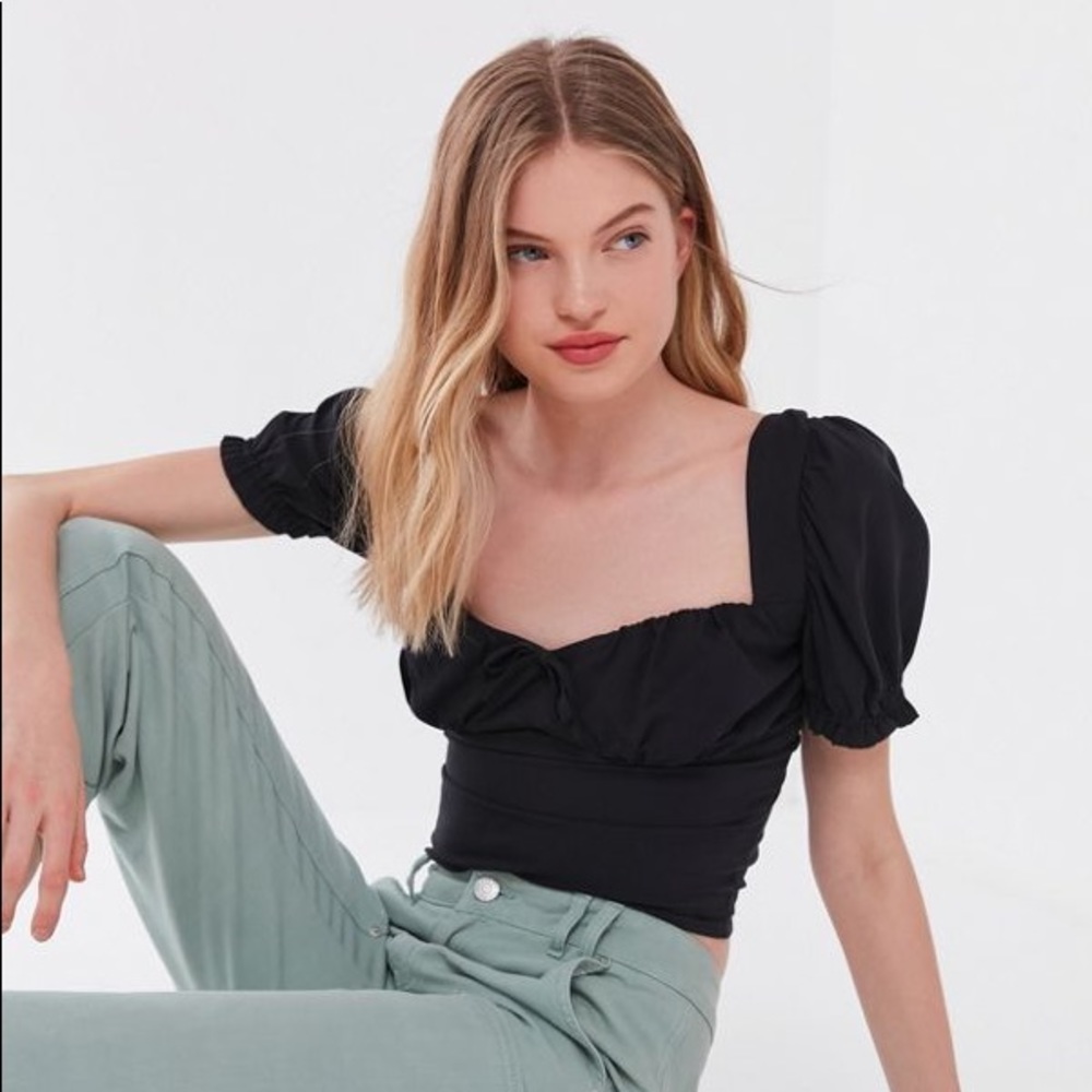 UO Cassia Puff Sleeve Cropped Top